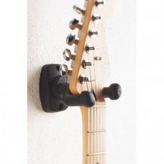 K&M gitaar muurbeugel zwart